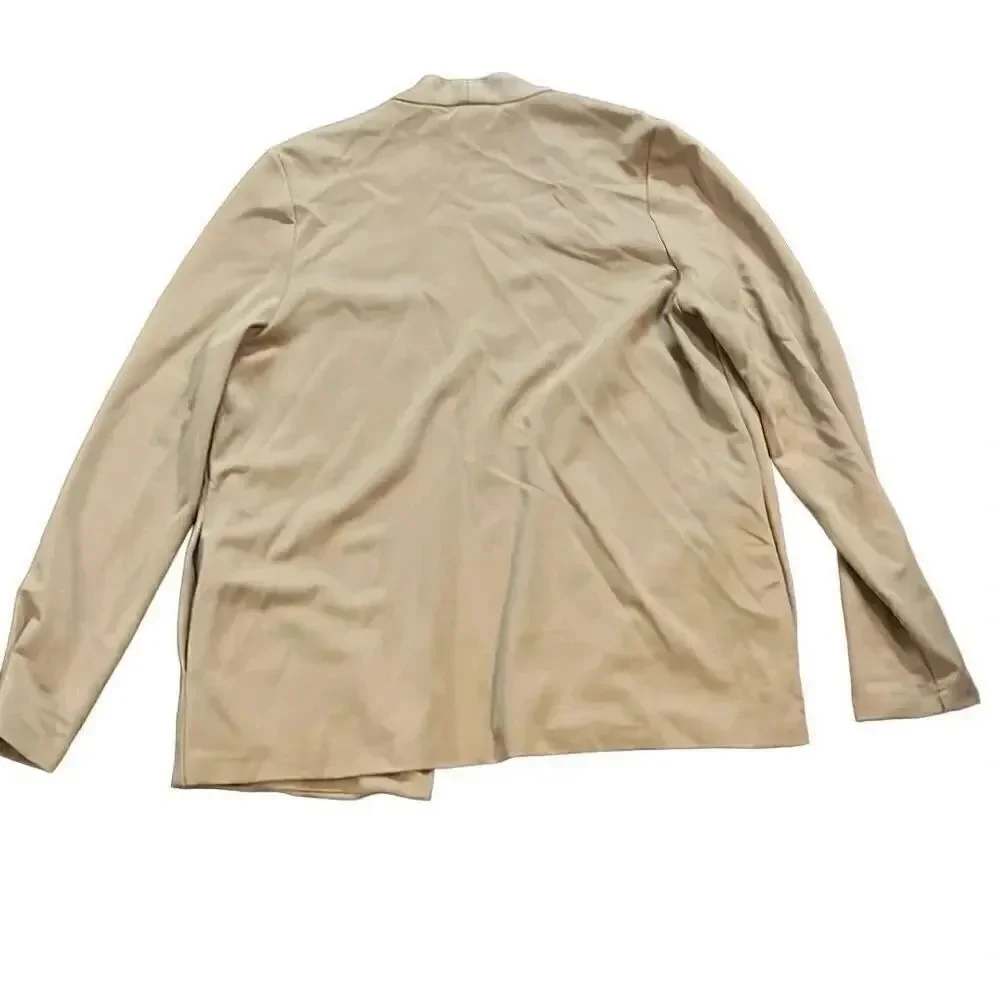 Ellie Tahari jacket with pockets. Size medium.